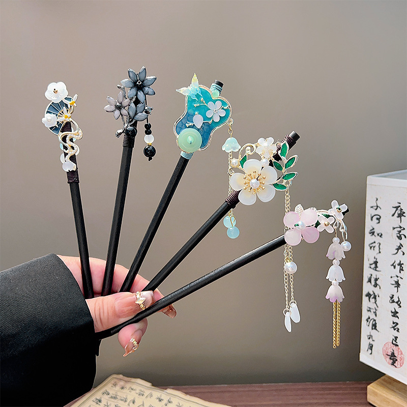 Hanbok Hair Pin - Klassieke kwastje haarstokje zwarte houten bloem